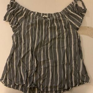 ✨MOVING SALE✨ Off the Shoulder Blouse